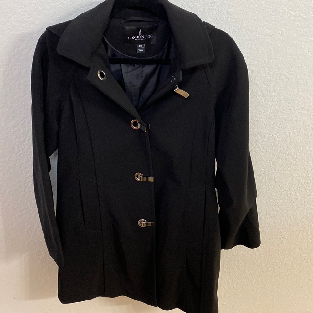 London Fog rain coat with hood & cute closure accents. Like new condition.